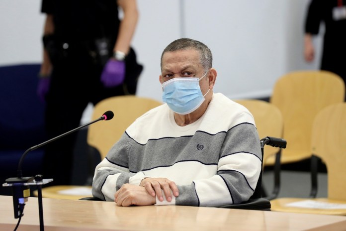 Fotografía de archivo del exmilitar y exviceministro de Seguridad Pública Inocente Montano durante el juicio en España donde fue condenado en 2020 a 133 años de prisión por los asesinatos de cinco jesuitas españoles en 1989, entre ellos Ignacio Ellacuría. Foto La Hora: EFE/Kiko Huesca