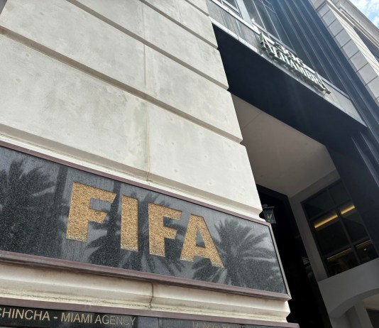 El francés Kevin Lamour, crítico con el proyecto de privatización del Mundial de fútbol, ha sido despedido de su puesto de director de operaciones de la FIFA. EFE/ Hugo García/Archivo