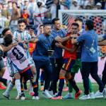 La FIFA anunció una sanción a jugadores argentinos y uno español. Foto EFE