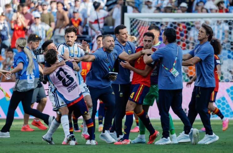 La FIFA anunció una sanción a jugadores argentinos y uno español. Foto EFE