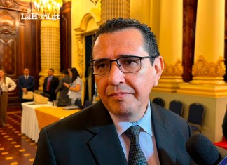 El fiscal general, Gabriel García Luna, confirma que abrió una investigación derivado del reportaje de La Hora sobre venta de plazas en el Organismo Judicial. Foto La Hora: Diego España