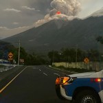 La actividad del volcán de Fuego continúa generando cambios en la movilidad en sus alrededores. Foto La Hora: Provial.
