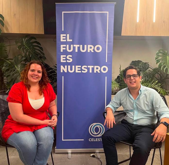 Gregorio "Goyo" Saavedra y Lucy Rodríguez, durante una actividad organizada por Ciudadanía Celeste en mayo de 2023.