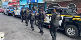 PNC y Ejército refuerzan operativos en El Gallito como parte del Plan Anillo de Contención PNC y el Ejército de Guatemala realicen operativos en El Gallito y colonias aledañas a zona 3 como parte del Plan Anillo de Contención.