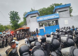 Una requisa en la cárcel "Los Jocotes", en Zacapa, busca desarticular redes de extorsión y el hallazgo de objetos ilicitos.