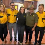 Comunidad Elefante, de Hugo Peña, acogió a los diputados de Vamos, Edmundo Lemus y Greicy de León. Foto La Hora: Comunidad Elefante