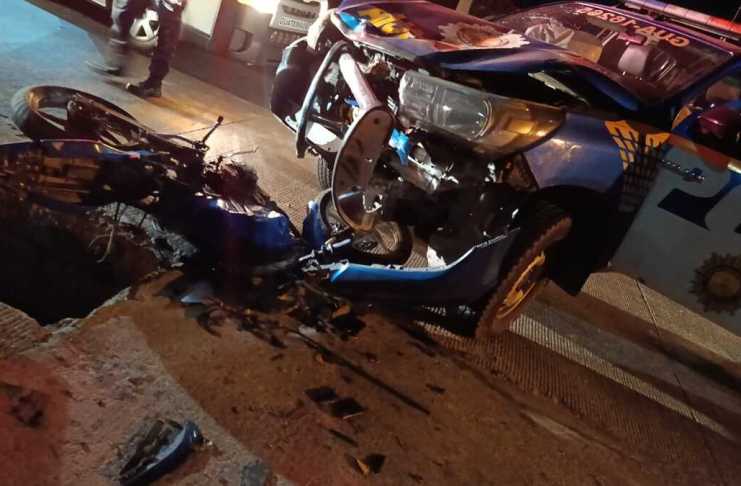 Presunto sicario del Barrio 18 muere tras chocar contra patrulla de la PNC durante persecución en Ciudad Quetzal Presunto sicario del Barrio 18 fallece tras chocar con una patrulla de la PNC tras una persecución en Ciudad Quetzal.