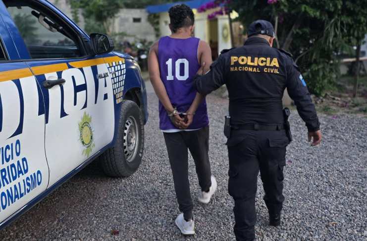 gentes de la PNC detuvieron a los dos hermanos tras una agresión con arma blanca registrada en Nueva Santa Rosa.