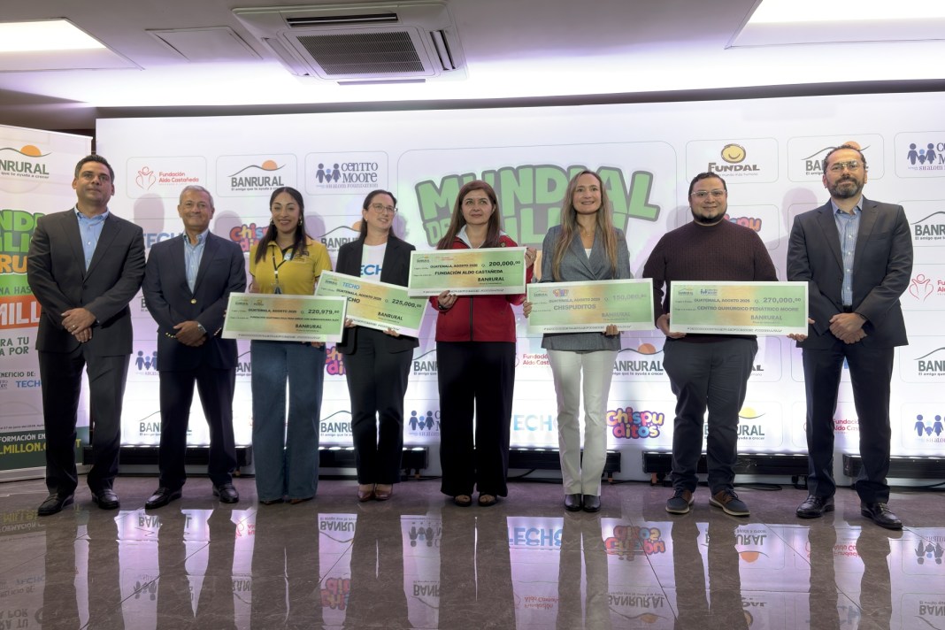 BANRURAL BANRURAL hizo entrega de cheques simbólicos de los donativos para cinco organizaciones benéficas. Foto: José Orozco / La Hora.