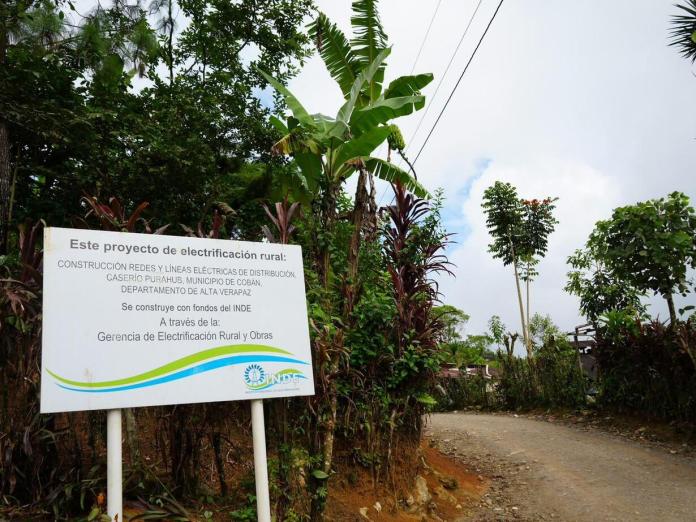 INDE 148 familias de Purahub, Cobán, ya cuentan con energía eléctrica tras un proyecto de electrificación rural.