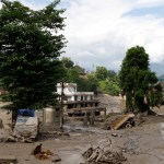 Al menos 16 personas murieron en Nepal debido a la fuerte inundación que arrasó varias localidades cercanas a la frontera con el Tíbet, China.