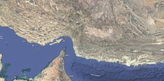 EE. UU. ataca isla cercana al estrecho de Ormuz, reporta Irán En un comunicado difundido por las agencias iraníes Fars y Tasnim, vinculadas a la Guardia Revolucionaria, un portavoz de este cuerpo de élite aseguró que esta "agresión terrorista" será "castigada". El mensaje indica que el ataque fue perpetrado con drones y que dejó muertos y heridos, sin especificar las cifras. La isla de Larak se encuentra cerca del estrecho de Ormuz, lugar estratégico para el tránsito de petróleo global y escenario de disputa entre Irán y Estados Unidos desde el inicio de la guerra. En otro comunicado posterior, un portavoz de la Guardia Revolucionaria tachó el ataque de "error estratégico y fatal". La televisión catarí Al Jazeera había recogido previamente la información de un oficial del Ejército estadounidense que aseguraba que el objetivo de Washington eran dos lanzacohetes iraníes apostados en la isla. El de hoy es el primer ataque del que se tiene constancia desde finales de julio, cuando los medios informaron de bombardeos contra decenas de objetivos militares de la Guardia Revolucionaria iraní. Tras el colapso de las conversaciones para alcanzar la paz y tras expirar el alto el fuego y el plazo de 60 días para tratar de lograr una salida negociada al conflicto, Washington anunció un nuevo y severo paquete de sanciones contra Teherán, apuntando a que su Administración iba a optar principalmente por la presión económica. Sin embargo, el secretario de Guerra estadounidense, Pete Hegseth, salió después al paso para aclarar que el Pentágono no descartaba seguir llevando a cabo "ataques cinéticos" si fuera necesario.