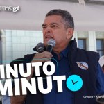 Joviel Acevedo, durante la manifestación del STEG, se dirige a las decenas de maestros presentes en la Plaza de la Constitución.