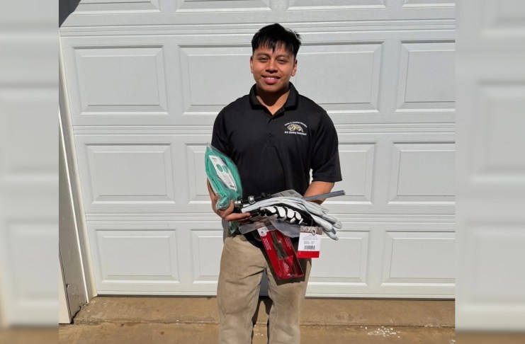 Guatemalteco recién graduado de secundaria es deportado tras permanecer en custodia de ICE Juan Alberto Quim, el guatemalteco de 19 años recién graduado de secundaria que fue deportado. Foto La Hora: Fox54