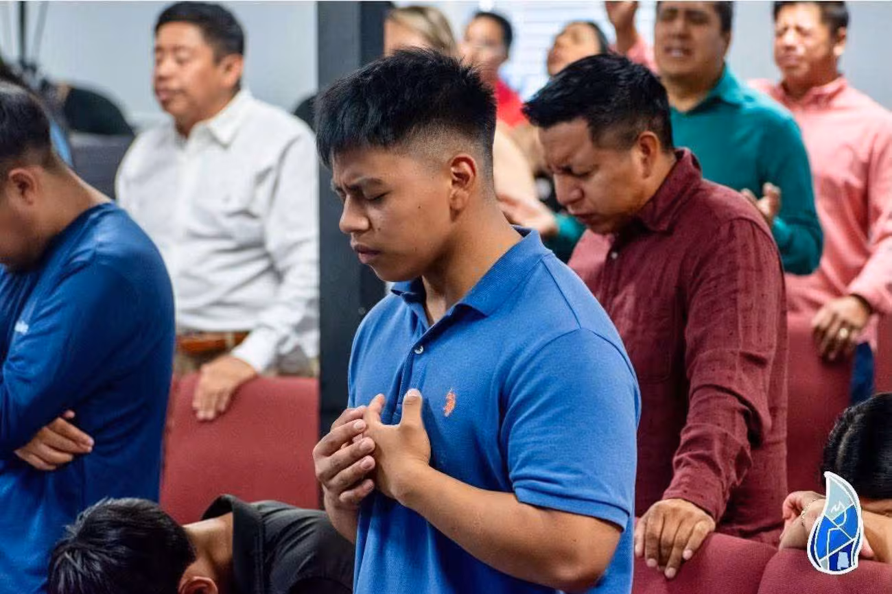 Juan Alberto Quim en la iglesia a la que pertenecia. Foto La Hora: Telemundo Alabama