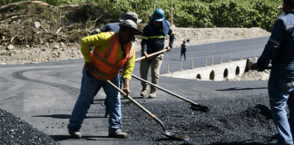 Más de 500 toneladas de materiales son movilizadas al km 111 de la CA-9 Norte. Foto La Hora: CIV.