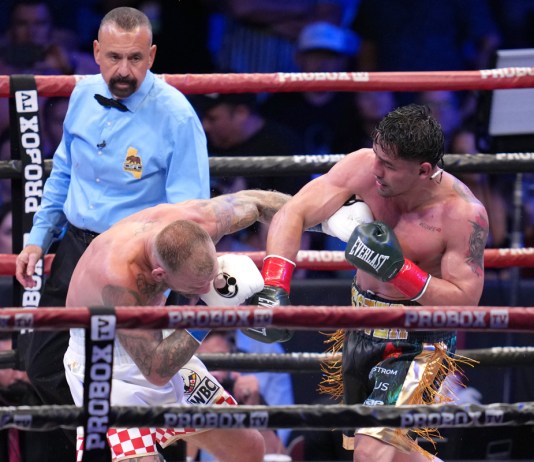 El mensaje de Luka Plantić tras caer ante Lester Martínez que sorprende después de una dura derrota Lester Martínez (d) de Guatemala se enfrenta a Luka Plantic de Croacia este sábado, en un pelea por el título mundial interino peso supermediano del Consejo Mundial de Boxeo (CMB) en el Galen Center en Los Ángeles (Estados Unidos). EFE/ Jordy Marsono