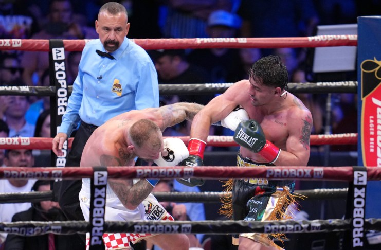 El mensaje de Luka Plantić tras caer ante Lester Martínez que sorprende después de una dura derrota Lester Martínez (d) de Guatemala se enfrenta a Luka Plantic de Croacia este sábado, en un pelea por el título mundial interino peso supermediano del Consejo Mundial de Boxeo (CMB) en el Galen Center en Los Ángeles (Estados Unidos). EFE/ Jordy Marsono