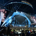 La estrella estadounidense Anne Hathaway, los músicos Jonas Brothers y el actor Dwayne Johson consagraron su legado como Leyendas de Disney durante el cierre de la convención D23 del conglomerado mediático. Foto La Hora: EFE
