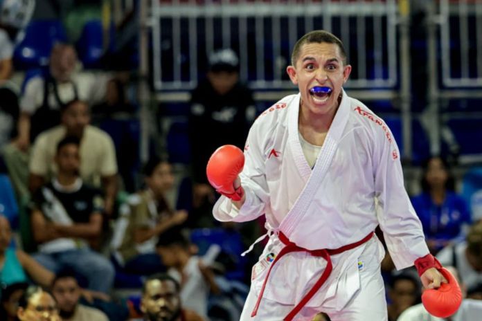 Pedropablo de la Roca, tras ganar medalla de oro de karate, modalidad kumite, de los Juegos Centroamericanos y del Caribe. Foto La Hora: COG