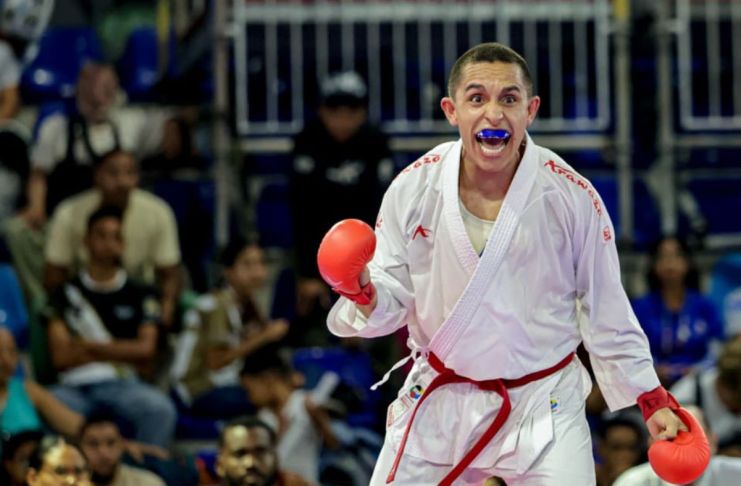 Pedropablo de la Roca, tras ganar medalla de oro de karate, modalidad kumite, de los Juegos Centroamericanos y del Caribe. Foto La Hora: COG