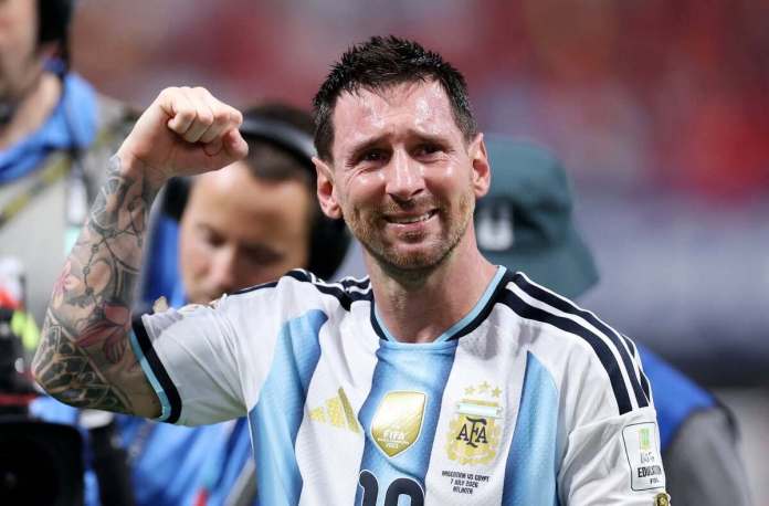 Lionel Messi, por medio de una emotiva publicación en sus redes sociales, anunció su retiro de la Selección de Argentina. Foto: EFE