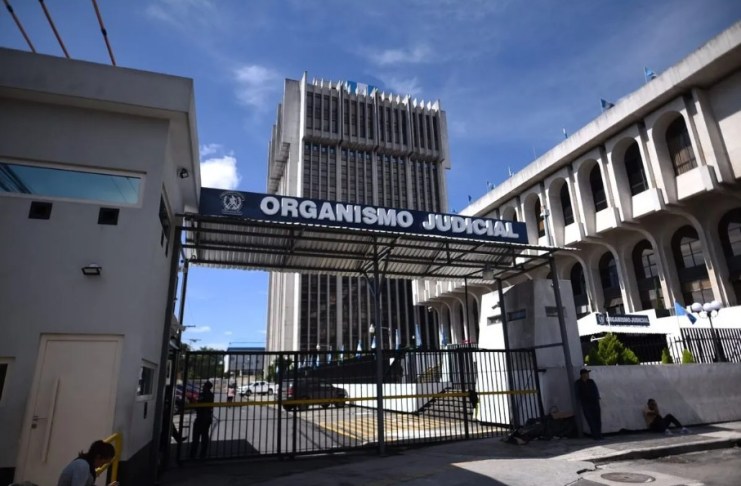 Investigación de La Hora: sindicatos del OJ rompen silencio, piden investigación y se señalan entre sí Torre de Tribunales del Organismo Judicial, en la zona 1 de la Ciudad de Guatemala. En este edificio funcionan distintos órganos jurisdiccionales y dependencias de la institución. Foto La Hora: Archivos.