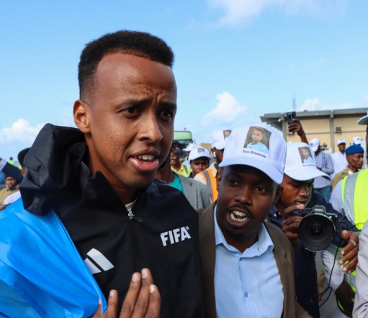 Tras no poder ingresar a EE.UU. para el Mundial 2026, el somalí Omar Artan será el árbitro de la Supercopa de Europa El somalí Omar Artan será el árbitro encargado de dirigir la Supercopa de Europa entre PSG y Aston Villa.