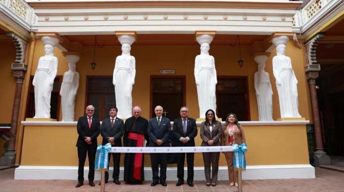 Magistrados de la Corte Suprema de Justicia durante la inauguración del primer Museo del Organismo Judicial, instalado en la histórica Casa Mozárabe, cuyo arrendamiento tendrá un costo de Q1.25 millones durante dos años.
