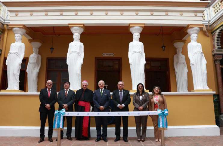 Magistrados de la Corte Suprema de Justicia durante la inauguración del primer Museo del Organismo Judicial, instalado en la histórica Casa Mozárabe, cuyo arrendamiento tendrá un costo de Q1.25 millones durante dos años.