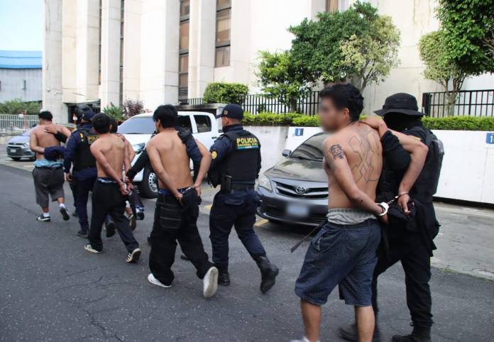 PNC captura de de presuntos terrroristas Policía Nacional Civil captura a presuntos terroristas. Foto La Hora: PNC