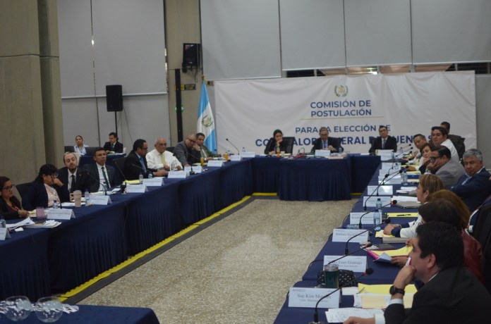 La carrera por dirigir la Contraloría se redujo a 39 aspirantes, incluyendo aliados de Vamos y Mazariegos.