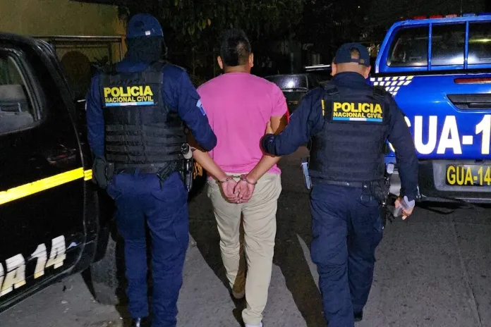 Pandillero Barrio 18 Villa Nueva Un presunto pandillero del Barrio 18, acusado de abandonar restos humanos en la zona 21, fue capturado por la PNC en Villa Nueva.