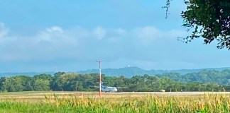 Aeronave sufre avería en Petén. No hubo heridos. Foto La Hora: DGAC