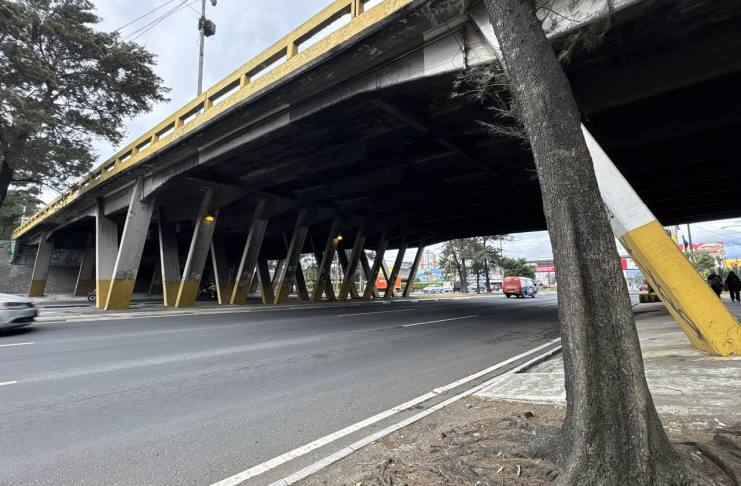 Puente vehicular del Anillo Periférico y calzada Raúl Aguilar Batres. Foto La Hora: José Orozco.