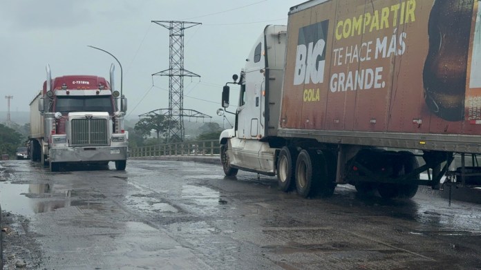 Foto puente Río Dulce
