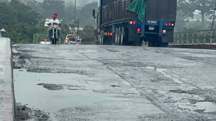 Foto puente Río Dulce