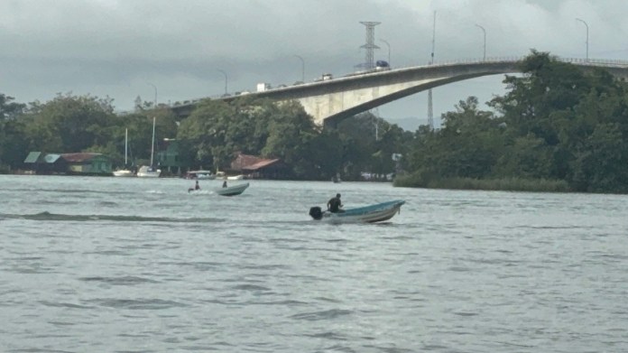 Foto puente Río Dulce