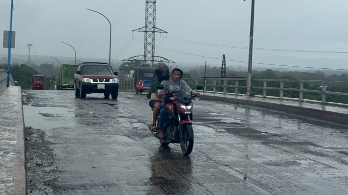 Foto puente Río Dulce
