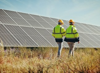 La energía solar también juega un papel cada vez más preponderante en la matriz energética del país. Foto La Hora: Shutterstock