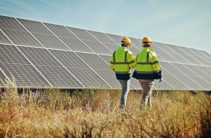 La energía solar también juega un papel cada vez más preponderante en la matriz energética del país. Foto La Hora: Shutterstock