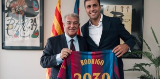 Rodri Hernández, con un contrato hasta junio de 2030, fue presentado como nuevo futbolista del FC Barcelona.