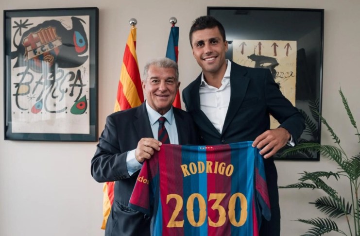 Rodri Hernández, con un contrato hasta junio de 2030, fue presentado como nuevo futbolista del FC Barcelona.