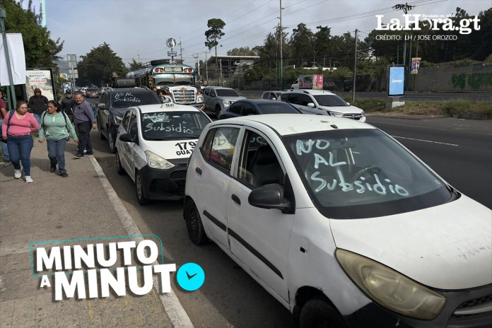 Taxis (2) Taxistas se movilizarán hacia el Congreso y plantean eliminar impuestos a los combustibles. Foto La Hora: José Orozco.