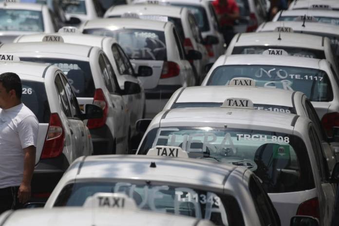 Taxitas Taxistas y mototaxis se suman a jornada de manifestación de este viernes 24 de julio. Foto La Hora: Asotagua