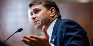 Comité del Senado avanza en nominación de fiscal general de Trump para su voto en el pleno Todd Blanche, candidato de Donald Trump para fiscal general.
