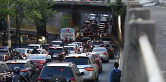 Alta carga vehicular en bulevar Liberación. Foto La Hora: José Orozco.