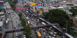 La calzada Roosevelt presenta fuerte carga vehicular este miércoles 19 de agosto.