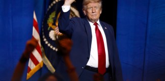 Presidente Tump está dispuesto a pagar para detener a migrantes deportados. La Hora: EFE