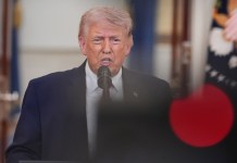 El presidente Trump aseguró este martes que no existe diálogo, ni intenciones de llevarlo a cabo. Foto La Hora: EFE.